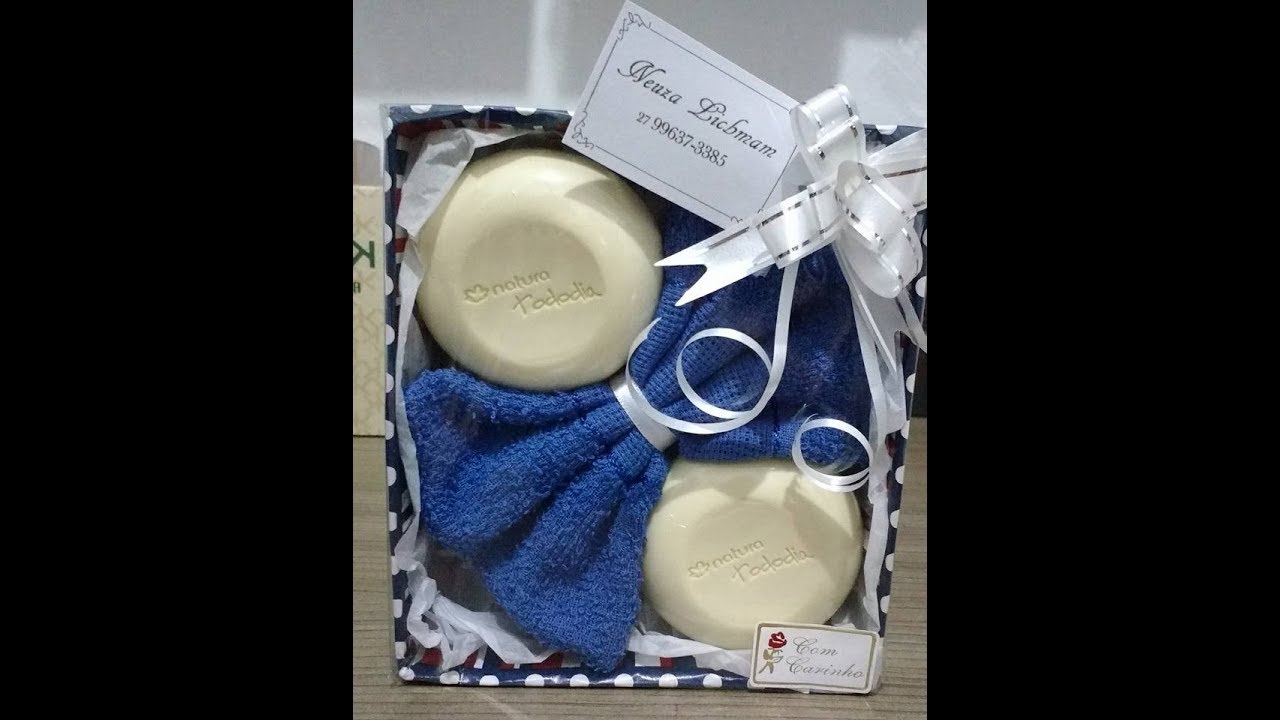 LAÇO FEITO COM TOALHINHA DE MÃO