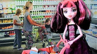 Monster High Draculaura Shopping in Barbie  Doll Princess Shop Grocery Store screenshot 4