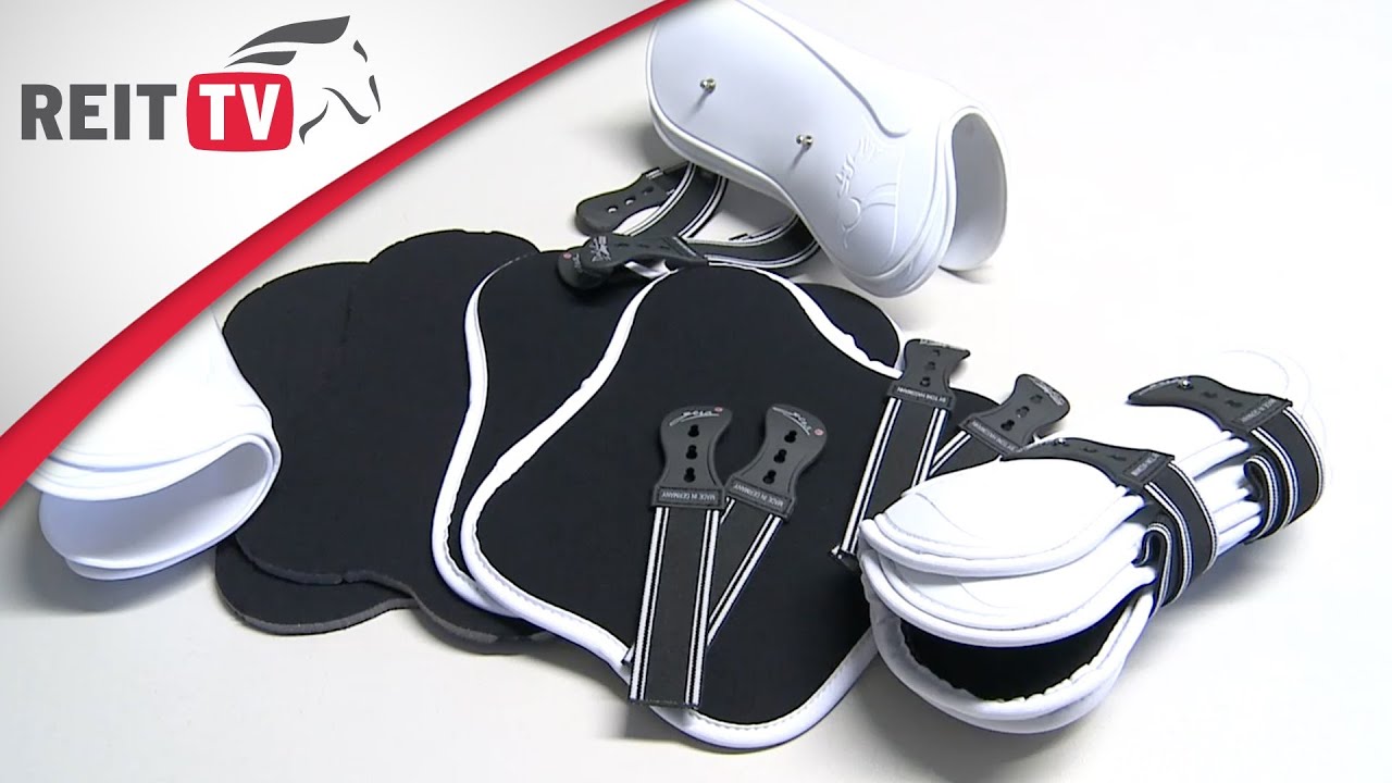 Ausrüstung: So entstehen Gamaschen und Hufglocken für das Pferd