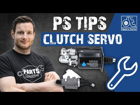Exchange Of The Clutch Slave And Master Cylinder In A Truck