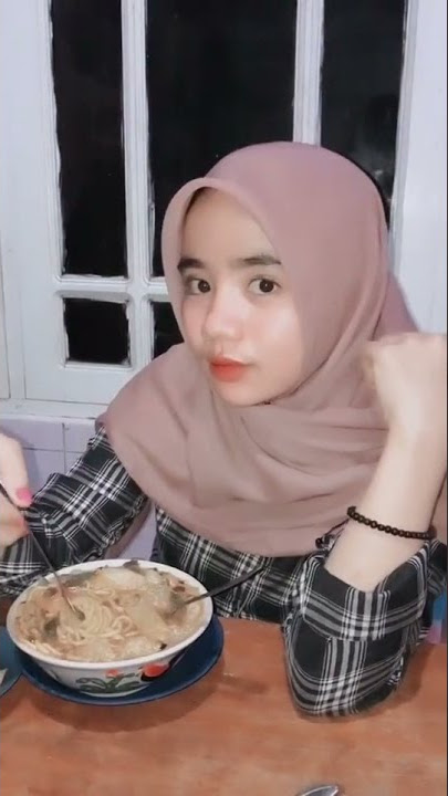 Story wa Mentahan halu makan bareng cewe cantik. Buat manasin mantan, prank temen.