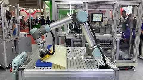 Universal robot with automatic sanding