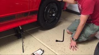 How to change a tire (with the car's jack)