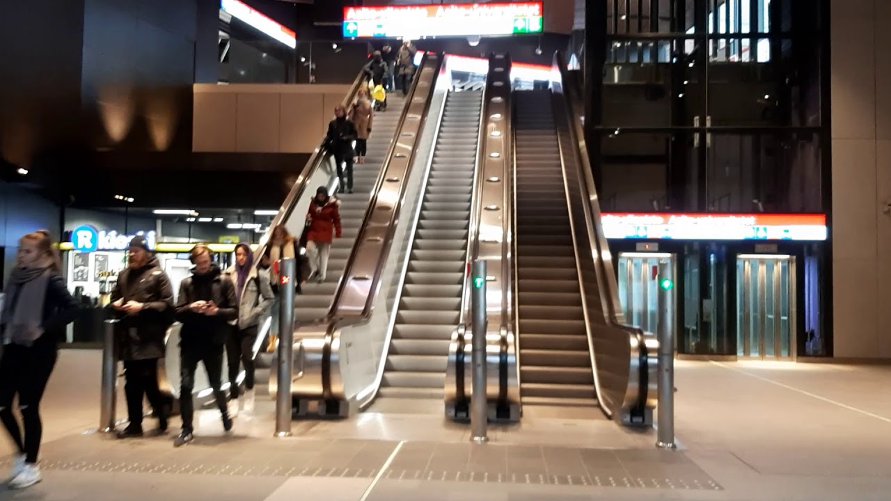 Ride in Helsinki metro - Aalto-yliopisto (Aalto-universitetet) station (metroasema) - 18.03.2019