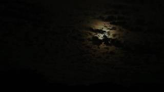 Time-lapse sonoro de 40 segundos dos primeiros 100 minutos da lua Cheia