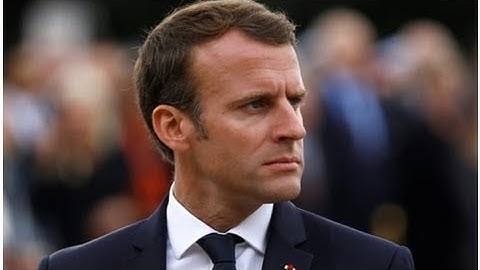 Macron recadre sèchement un jeune qui l