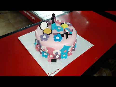 შანელის დეკორატიული ტორტი \"კოსმეტიკა\