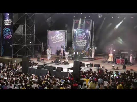 2015年5月山海屯音樂祭台中圓滿劇場  Selina（任家萱）看我的