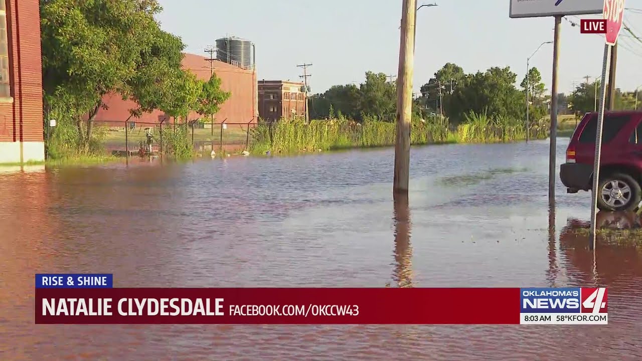Water main break floods streets in NW Oklahoma City - YouTube