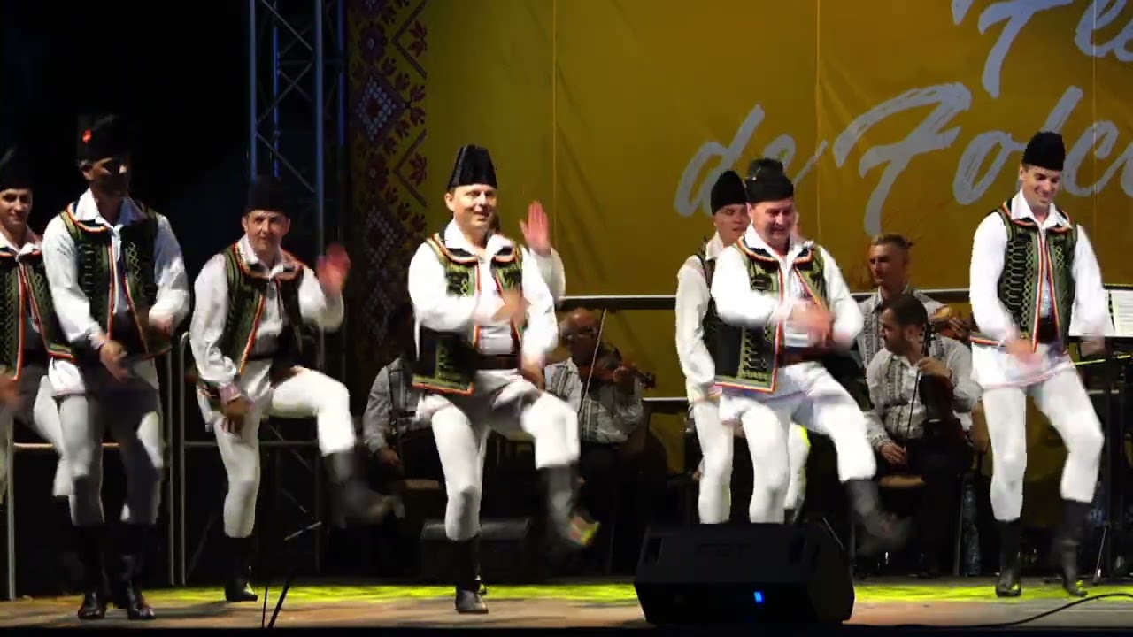Ansamblul Cindrelul Junii Sibiului - Dansuri din Bihor - Festivalul de Folclor al Cetății