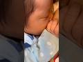 【授乳】母乳の勢いに負けじと食らいつく赤ちゃん🤱【オムツ替え】