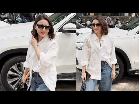 Soha Ali Khan Spotted At Gigi, Bandra