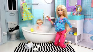 Rutina de Tarde de Mama y Bebe Barbie - Los juguetes de Titi
