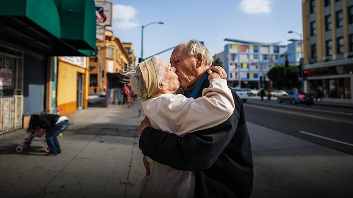 Intimate photos of a senior love triangle | Isador...