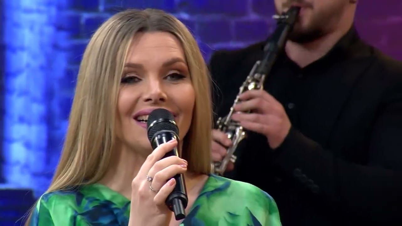 Elena Andonovska - Makedonski Naroden splet / Македонски народен сплет (Merak Meana - Live)