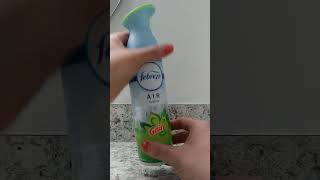 In Hand Review of Febreze Air Refresher, Gain Original Scent Resimi