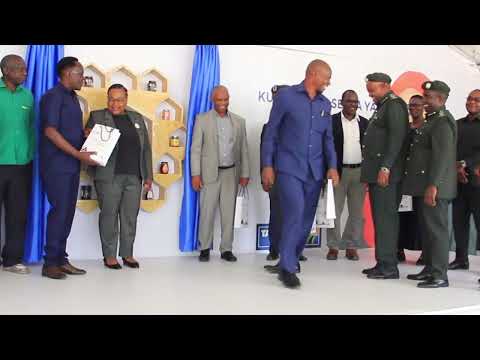 WAZIRI DKT PINDI AZINDUA NEMBO YA ASALI CHUO CHA MYUKI TABORA 