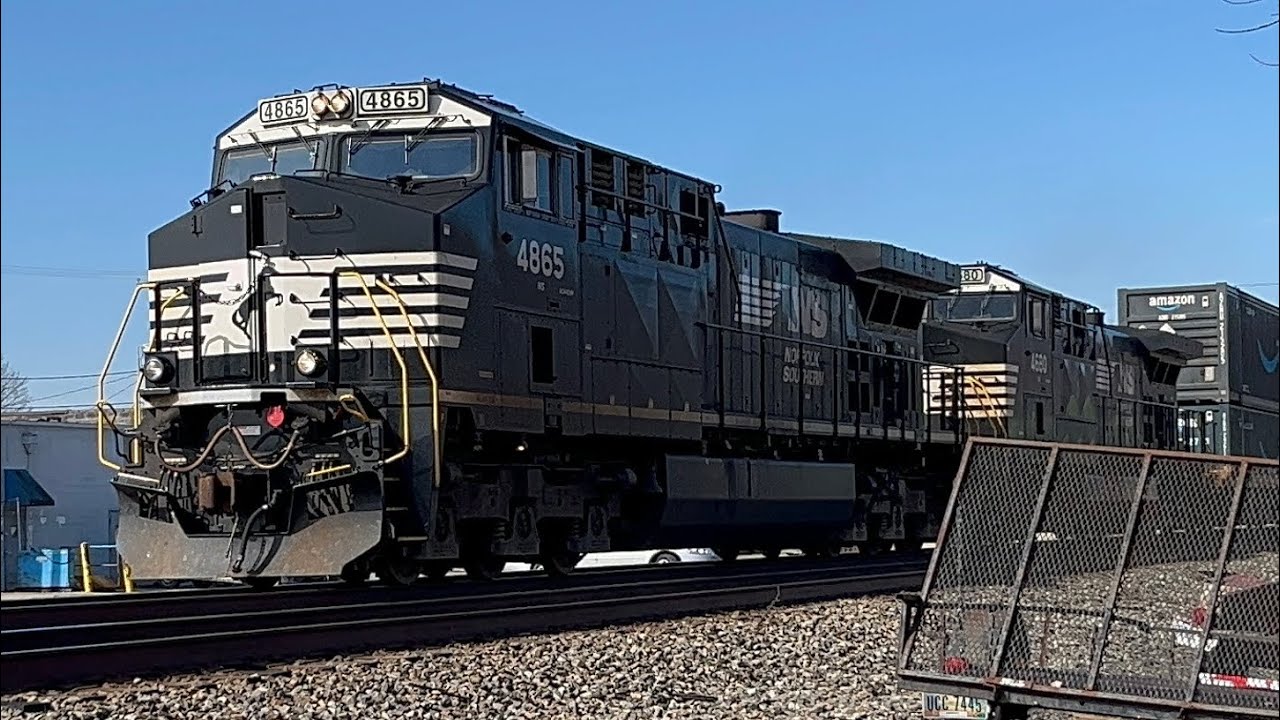 Ns 4865 Ns 4580 leads a fast intermodal train 