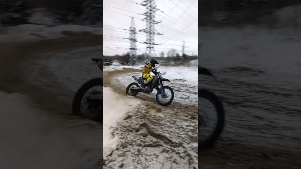 Хорошее зимнее утро начинается с мотокросса 