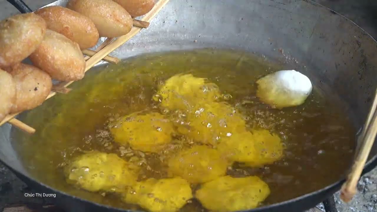Crispy and Chewy Sticky Rice Donuts – Picking Up My Daughter and Selling at the Market Together