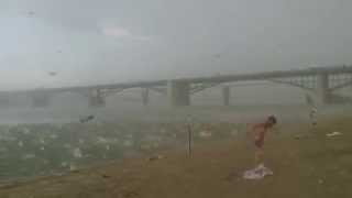 Как ураган и град в Новосибирске 12 июля 2014 выгнал людей с пляжа