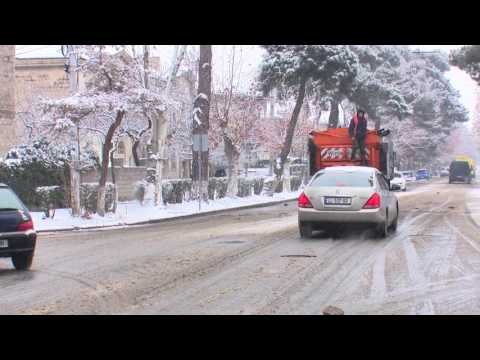 01.02.2017 რუსთავის ქუჩებში ტექნიკური მარილის მოყრა დილიდან მიმდინარეობდა
