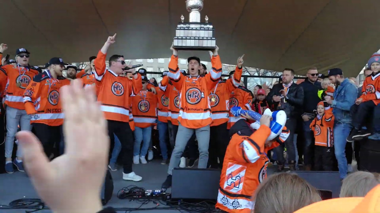 VID 20190505 192520 | HPK mestaruusjuhlat 2019 | 5.5.2019 | Torilla tavataan K-System