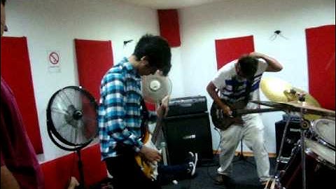 Destroy The Wall - Nuestra Venganza (Ensayo)