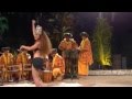 Démonstration de danse tahitienne par Moena Maiotui (Tahiti Ora), meilleure danseuse du Heiva 2011