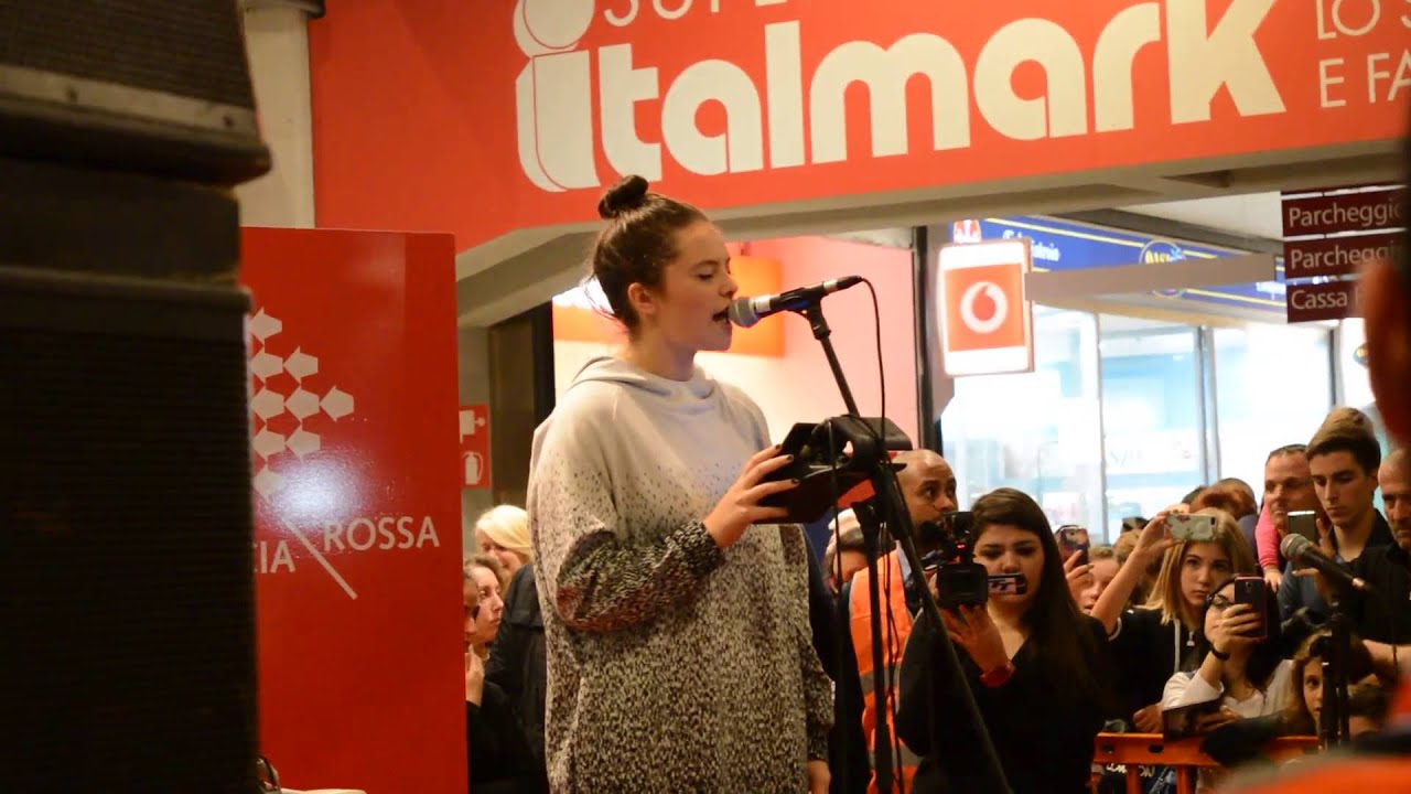 Francesca michielin freccia rossa 8 novembre 2015 brescia youtube Freccia rossa centro commerciale brescia