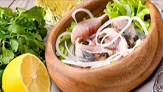 Как засолить селедку в домашних условиях / Засолка Вкусной селедки быстрым способом / Рецепт