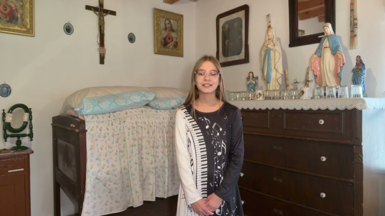 Hubai Loretta Melodi énekel