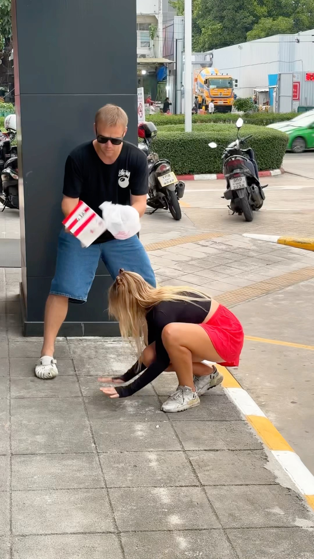 What's going on there ????????#kfc#comedia#burger