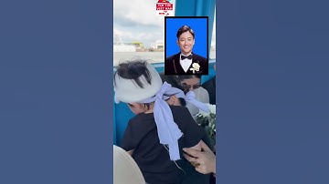 Vợ, con đưa tro cốt nghệ sỹ Quý Bình ra biển những hình ảnh khiến người xem không cầm được nước mắt