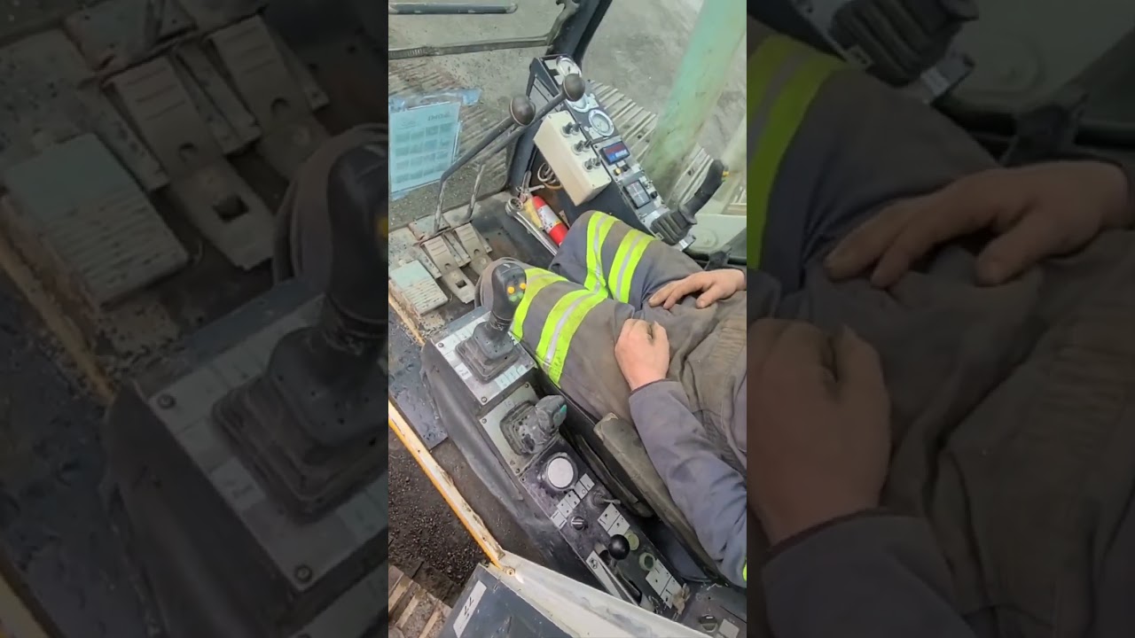 Soilmec R-825, 4X16.5m kelly bar, 62m depth, 2500mm max diameter along the mast. 240 kNm torque.