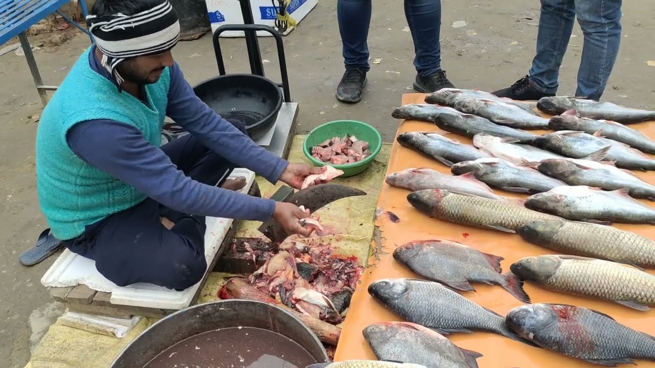 Roadside Baker Fish Cutting