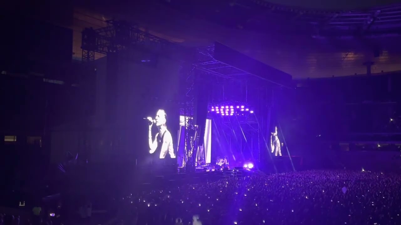 Depeche Mode - Never let me down again - Stade de France Paris 2023
