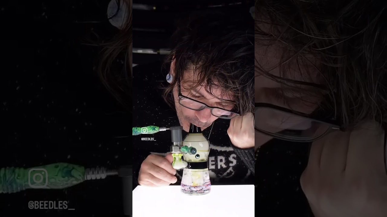 Warwick Glass UV reactive! Love this rig!