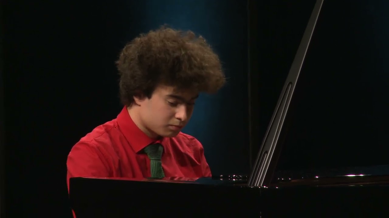 Alejandro González Gerwig plays  Mendelssohn's Rondo Capriccioso Op.14 Bechstein Wettbewerb 2022