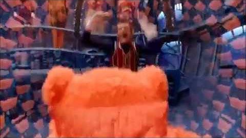 Robbie Rotten Attacked By Bee