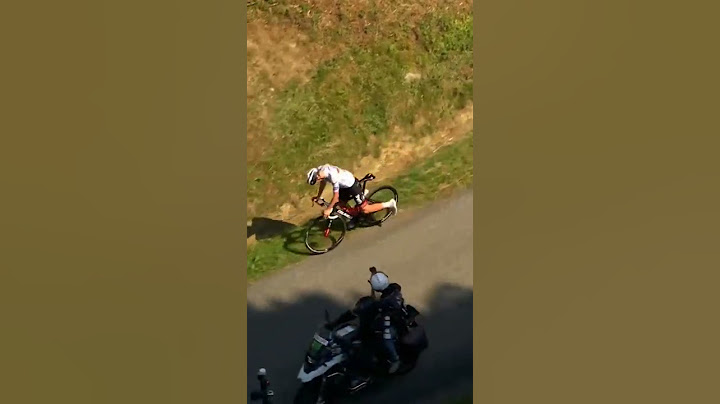 An incredible act of sportsmanship at the Tour de France ❤ #Shorts #TDF2022