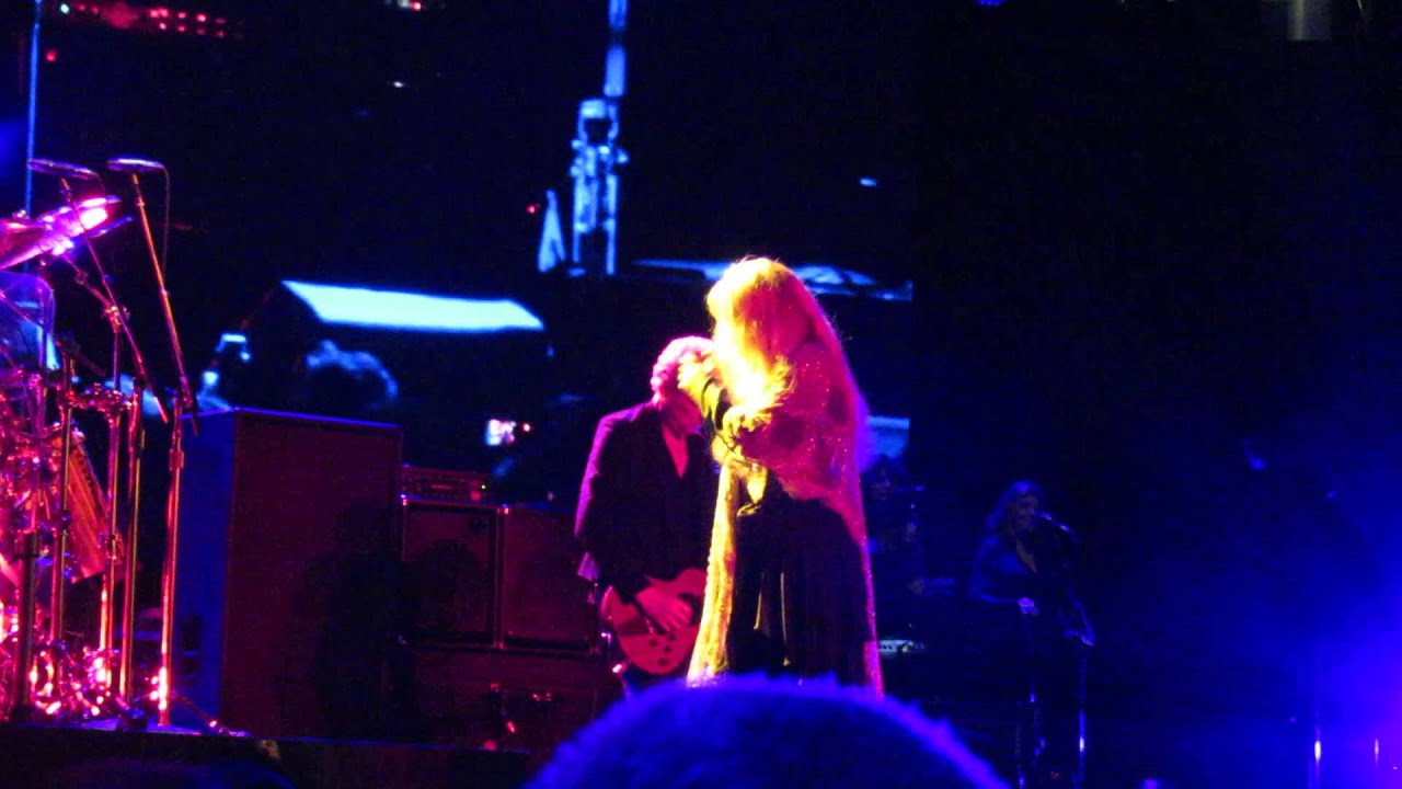 Stevie Nicks - Gold Dust Woman Dance - YouTube