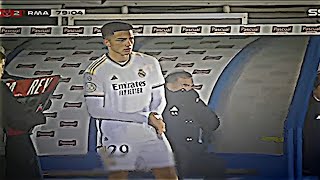 مين يعرف اسم هاذ اللاعب الجديد في ريال مدريد ??تصميم كره قدم?