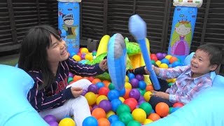 すべり台 ボールプール じゃんけんゲーム 宝探し で遊んだよ♫ おもちゃ Inflatable Slide and Bounce Toy