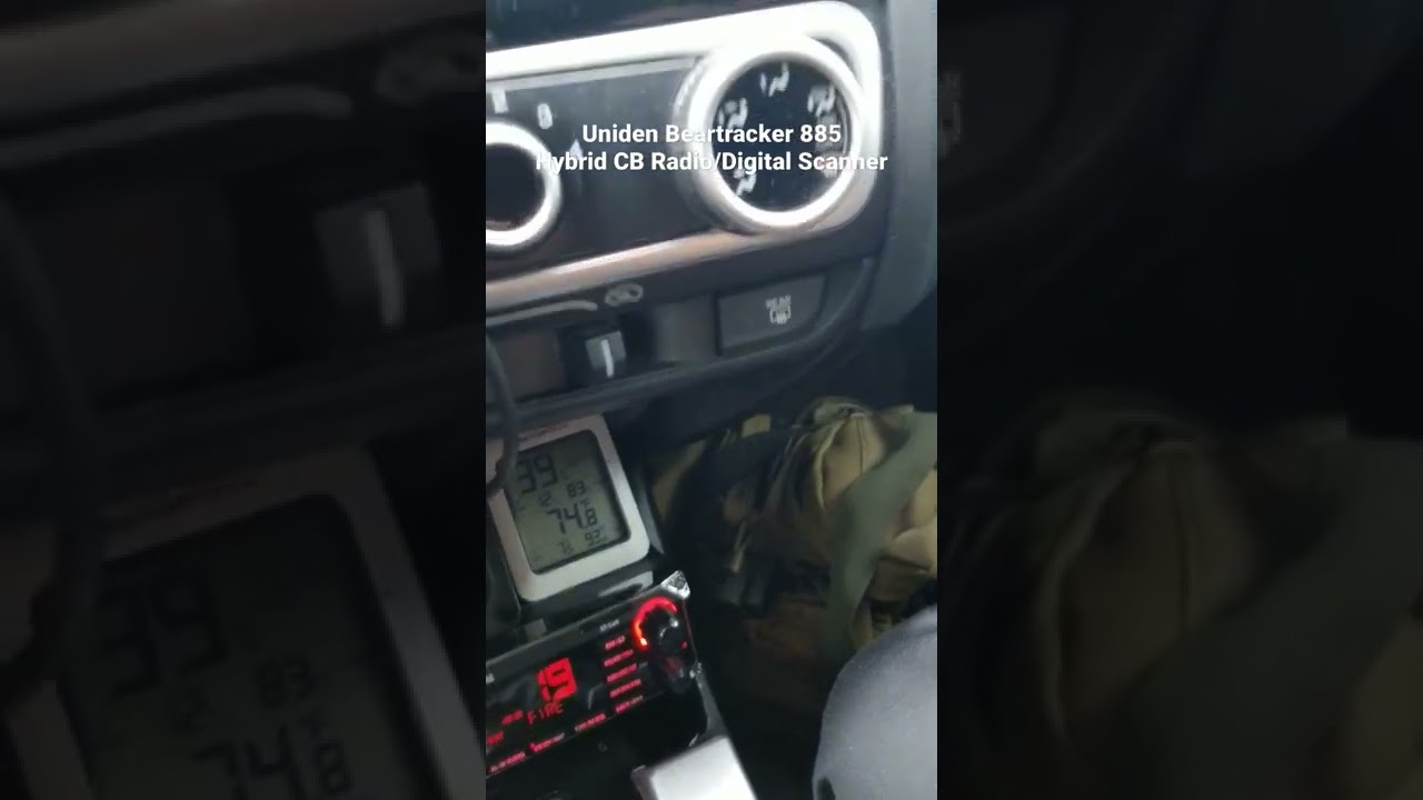 Uniden Beartracker 885 Hybrid CB Radio / Digital Scanner In Use Do