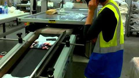 Adpak Smipack FP6000 with pack press (wrapping T-shirts)