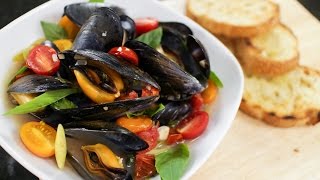 Thai Mussels Recipe หอยแมลงภู่อบสมุนไพร - Hot Thai Kitchen screenshot 4