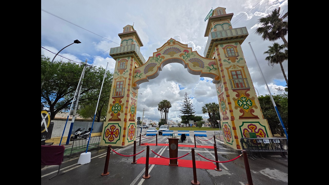 Chipiona en primavera. Todo dispuesto para el arranque de la Feria del Moscatel.