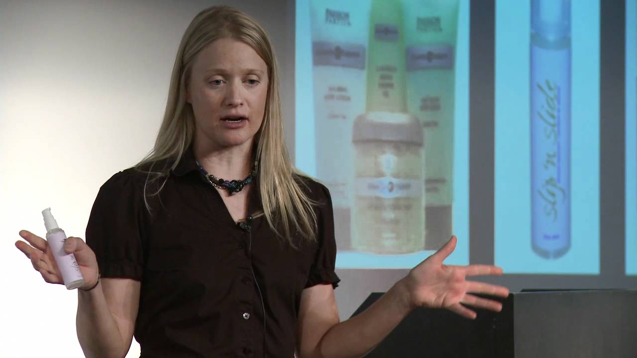 2011 FEMINISM & CO - TOYS AND TUPPERWARE