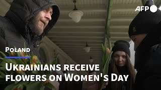 Ukrainian women refugees receive flowers for Women's Day in Polish border town | AFP Profile